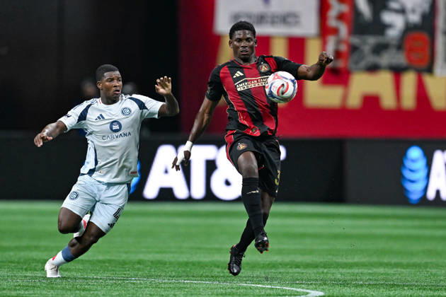 ATLANTA, GA - OCTOBER 24: Breel Embolo 36 of Atlanta settles the ball during the MLS, Fussball Herren, USA match between Chicago Fire FC and Atlanta United FC on October 24th, 2026 at Mercedes-Benz Stadium in Atlanta, GA.(Photo by Rich von Biberstein Icon Sportswire) SOCCER: OCT 24 MLS Atlanta United vs Chicago Fire FC EDITORIAL USE ONLY Icon261024039
