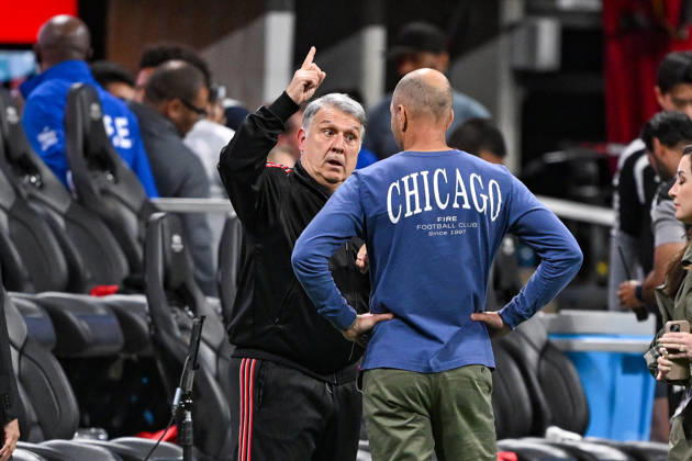 ATLANTA, GA - OCTOBER 24: Atlanta head coach Gerardo Martino talks with Chicago head coach Gregg Berhalter following the conclusion of the MLS, Fussball Herren, USA match between Chicago Fire FC and Atlanta United FC on October 24th, 2026 at Mercedes-Benz Stadium in Atlanta, GA.(Photo by Rich von Biberstein Icon Sportswire) SOCCER: OCT 24 MLS Atlanta United vs Chicago Fire FC EDITORIAL USE ONLY Icon261024042