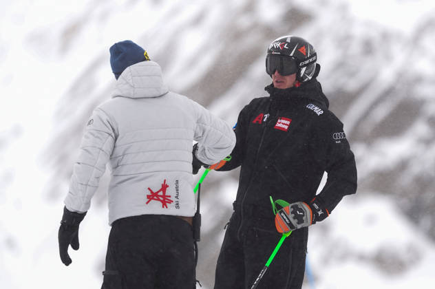 ALPINE SKIING - FIS WC Soelden SOELDEN,AUSTRIA,25.OCT.26 - ALPINE SKIING - FIS World Cup season opening, Rettenbachferner, giant slalom, men. Image shows Raphael Haaser (AUT) during course inspection.  GEPAxpictures xDominicxEbenbichl