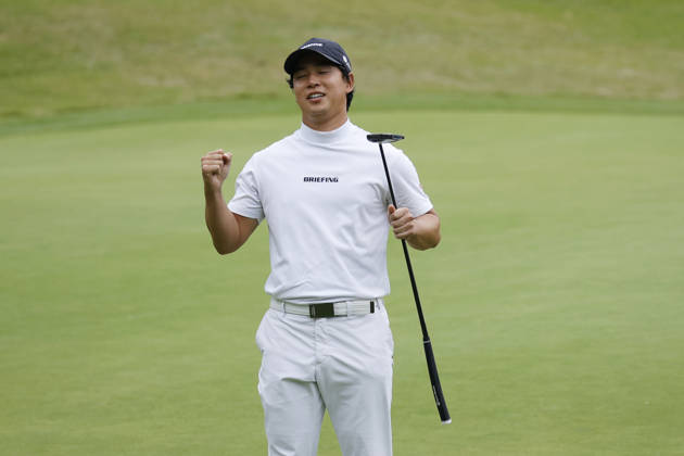 October 25, 2026, Cheonan, Chungnam, SOUTH KOREA: Oct 25, 2026-Cheonan, South Korea-Yuto KATSURAGAWA of Japan win ceremony after final round on 18th Green during a DP World Tour Genesis Championship Final Round at Woo Jeong Hills CC in Cheonan, South Korea. DP Tour Genesis Championship Final Round  - ZUMAr168 20261025_aap_r168_061 Copyright: xRyuxSeung-Ilx