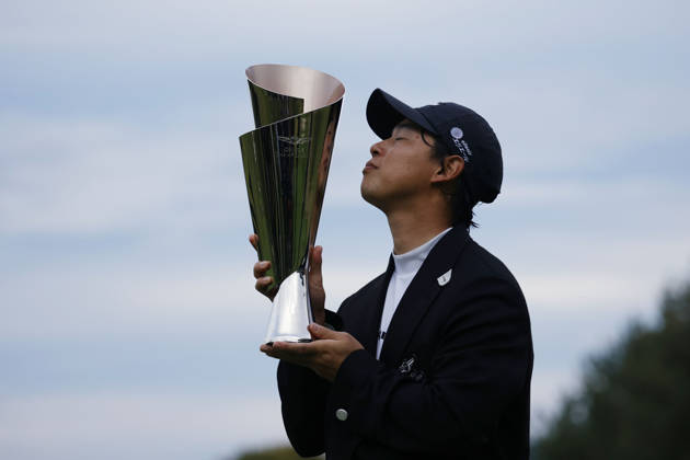 October 25, 2026, Cheonan, Chungnam, SOUTH KOREA: Oct 25, 2026-Cheonan, South Korea-Yuto KATSURAGAWA of Japan Trophy ceremony after final round on 18th Green during a DP World Tour Genesis Championship Final Round at Woo Jeong Hills CC in Cheonan, South Korea. Cheonan SOUTH KOREA - ZUMAr168 20261025_aap_r168_062 Copyright: xRyuxSeung-Ilx