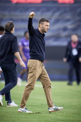 October 24, 2026, Madrid, Madrid, Spain: Martin Anselmi, head coach of Elche CF, celebrates the victory during the Spanish League, LaLiga EA Sports, football match played between Rayo Vallecano and Elche CF at Vallecas stadium on October 24, 2026, in Madrid, Spain. Madrid Spain - ZUMAa181 20261024_zaa_a181_158 Copyright: xAngelxPerezxMecax