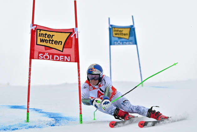 SOELDEN, AUSTRIA - OCTOBER 25: Lucas Pinheiro Braathen of Brazil in action during the first run of the Men s Giant Slalom race of the Audi FIS Alpine Skiing World Cup season opening race on the Rettenbach glacier, Soelden on October 25, 2026 in Soelden, Austria. (Photo by Igor Kupljenik Sports Press Photo) Copyright: xIgorxKupljenikx xSPPx Sportspressphoto_SPR266952