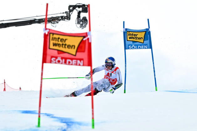 SOELDEN, AUSTRIA - OCTOBER 25: Lucas Pinheiro Braathen of Brazil in action during the first run of the Men s Giant Slalom race of the Audi FIS Alpine Skiing World Cup season opening race on the Rettenbach glacier, Soelden on October 25, 2026 in Soelden, Austria. (Photo by Igor Kupljenik Sports Press Photo) Copyright: xIgorxKupljenikx xSPPx Sportspressphoto_SPR266953