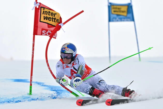 SOELDEN, AUSTRIA - OCTOBER 25: Lucas Pinheiro Braathen of Brazil in action during the first run of the Men s Giant Slalom race of the Audi FIS Alpine Skiing World Cup season opening race on the Rettenbach glacier, Soelden on October 25, 2026 in Soelden, Austria. (Photo by Igor Kupljenik Sports Press Photo) Copyright: xIgorxKupljenikx xSPPx Sportspressphoto_SPR266955