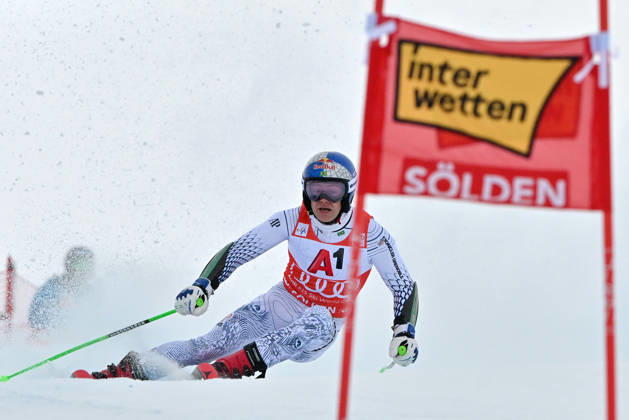 SOELDEN, AUSTRIA - OCTOBER 25: Lucas Pinheiro Braathen of Brazil in action during the first run of the Men s Giant Slalom race of the Audi FIS Alpine Skiing World Cup season opening race on the Rettenbach glacier, Soelden on October 25, 2026 in Soelden, Austria. (Photo by Igor Kupljenik Sports Press Photo) Copyright: xIgorxKupljenikx xSPPx Sportspressphoto_SPR266956