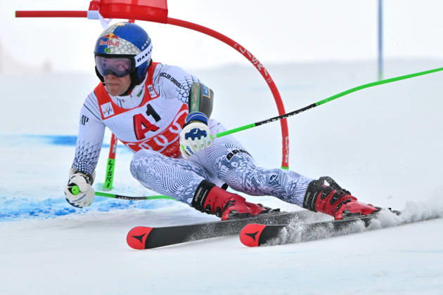 SOELDEN, AUSTRIA - OCTOBER 25: Lucas Pinheiro Braathen of Brazil in action during the first run of the Men s Giant Slalom race of the Audi FIS Alpine Skiing World Cup season opening race on the Rettenbach glacier, Soelden on October 25, 2026 in Soelden, Austria. (Photo by Igor Kupljenik Sports Press Photo) Copyright: xIgorxKupljenikx xSPPx Sportspressphoto_SPR266959