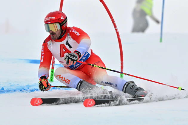 SOELDEN, AUSTRIA - OCTOBER 25: Loic Meillard of Svitzerland in action during the first run of the Men s Giant Slalom race of the Audi FIS Alpine Skiing World Cup season opening race on the Rettenbach glacier, Soelden on October 25, 2026 in Soelden, Austria. (Photo by Igor Kupljenik Sports Press Photo) Copyright: xIgorxKupljenikx xSPPx Sportspressphoto_SPR266960
