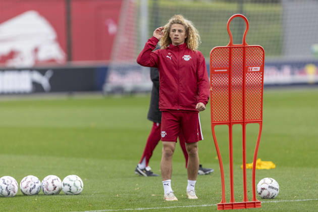 GER, Leipzig, Soccer, RB Leipzig public training session—pictured from left: Viggo Gebel, RB Leipzig 47, October 25, 2026, RB Leipzig Training Academy, Cottaweg, Leipzig; DFL and DFB regulations prohibit any use of photographs as image sequences and or quasi-video, Copyright: HMBxMedia PaulxFritz