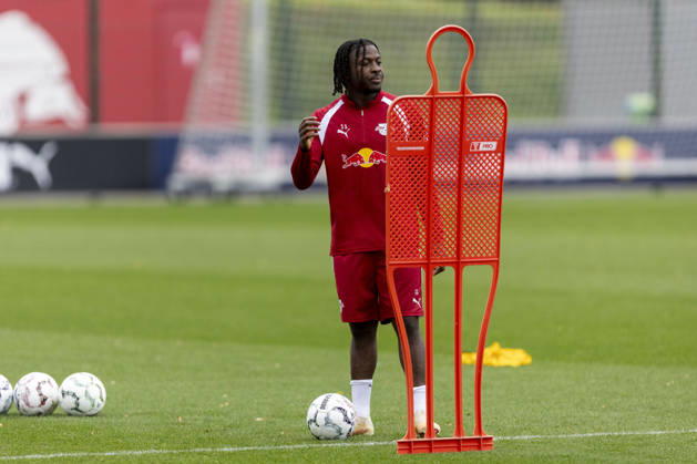 GER, Leipzig, Soccer, RB Leipzig public training session—pictured from left: Johan Bakayoko, RB Leipzig 11, October 25, 2026, RB Leipzig Training Academy, Cottaweg, Leipzig; DFL and DFB regulations prohibit any use of photographs as image sequences and or quasi-video, Copyright: HMBxMedia PaulxFritz