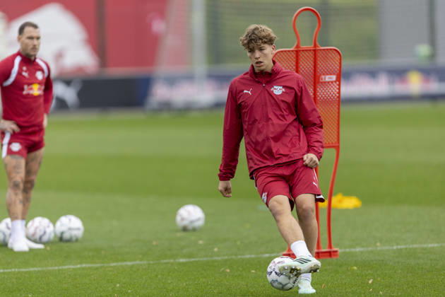 GER, Leipzig, Soccer, RB Leipzig public training session; pictured from left: Benno Kaltefleiter (RB Leipzig, 37), in action with the ball, October 25, 2026, RB Leipzig Academy Training, Cottaweg, Leipzig; DFL and DFB regulations prohibit any use of photographs as image sequences and or quasi-video, Copyright: HMBxMedia PaulxFritz