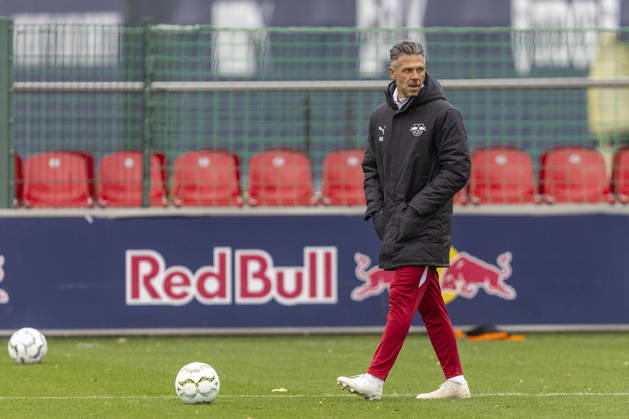 GER, Leipzig, Soccer, RB Leipzig public training session (pictured, from left): Martin Demichelis, head coach of RB Leipzig, October 25, 2026, RB Leipzig Training Academy, Cottaweg, Leipzig. DFL and DFB regulations prohibit any use of photographs as image sequences and or quasi-video, Copyright: HMBxMedia PaulxFritz