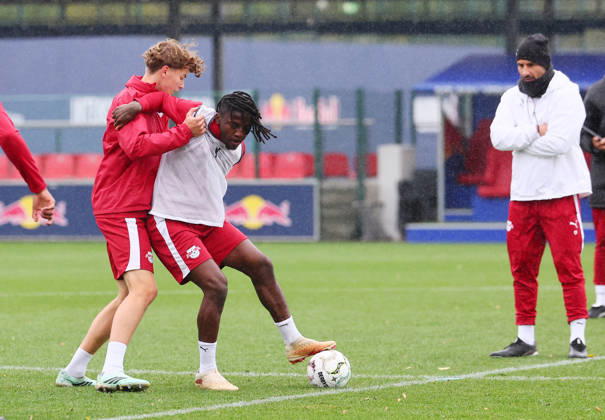 RB Leipzig Training, Bundesliga, Leipzig, October 25, 2026, RBL Academy Training Center, Soccer, Bundesliga, RB Leipzig Training, Pictured: Johan Bakayoko (right), 11, RB Leipzig is coached by Benno Kaltefleiter, 37, RB Leipzig attacks, Picture Point