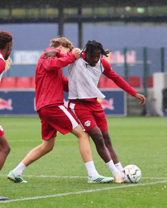 RB Leipzig Training, Bundesliga, Leipzig, October 25, 2026, RBL Academy Training Center, Soccer, Bundesliga, RB Leipzig Training, Pictured: Johan Bakayoko (right), 11, RB Leipzig is coached by Benno Kaltefleiter, 37, RB Leipzig attacks, Picture Point
