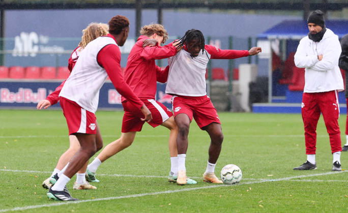 RB Leipzig Training, Bundesliga, Leipzig, October 25, 2026, RBL Academy Training Center, Soccer, Bundesliga, RB Leipzig Training, Pictured: Johan Bakayoko (right), 11, RB Leipzig is coached by Benno Kaltefleiter, 37, RB Leipzig attacks, Picture Point