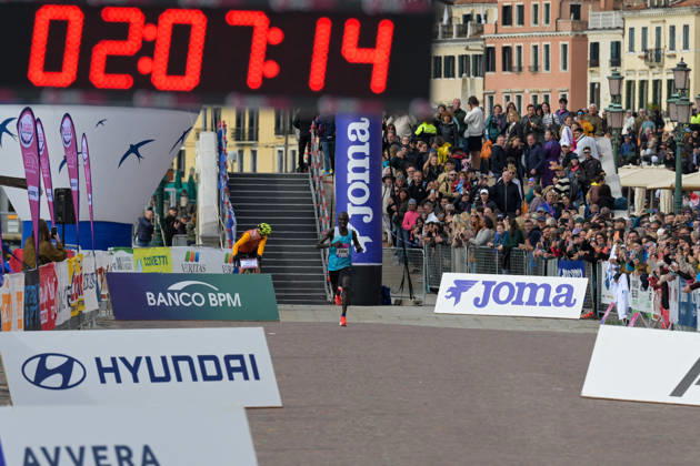 TRACK AND FIELD - Marathon - 40th Venice Marathon 2026 Photo by IPA ABACAPRESS.COM90160968 - Hammington Kimaiyo of Kenya wins the marathon at the 40th Venice Marathon in 2026, a marathon race held in Venice, Italy, on October 25, 2026 Venice Italy  Copyright: xIPAxSport ABACAx