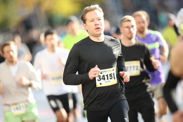 32nd edition of the Hella Hamburg Half Marathon: Nearly 21,000 runners completed the course on Sunday. Participants in the first starting block on the Reeperbahn in St. Pauli, Hamburg