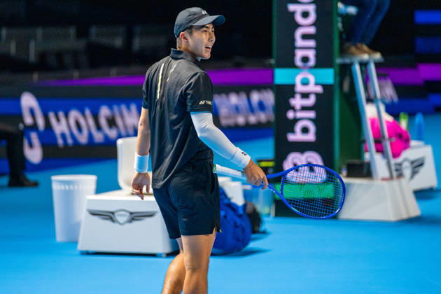 BASEL, SWITZERLAND, OCTOBER 25 — Rinky Hijikata of Australia gestures during Day 2 of the Swiss Indoors Basel at St. Jakobshalle on October 25, 2026, in Basel, Switzerland Copyright: xJustPictures.ch PascalxvonxBürenx jp-en-EuSpIm-Pavo_Fotografie-04842