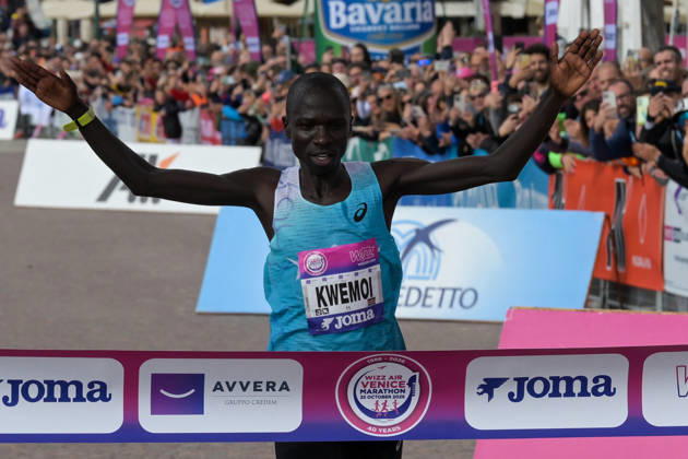 TRACK AND FIELD - Marathon - 40th Venice Marathon 2026 Photo by IPA ABACAPRESS.COM90161371 - Hammington Kimaiyo of Kenya wins the marathon at the 40th Venice Marathon in 2026, a marathon race held in Venice, Italy, on October 25, 2026 Venice Italy  Copyright: xIPAxSport ABACAx