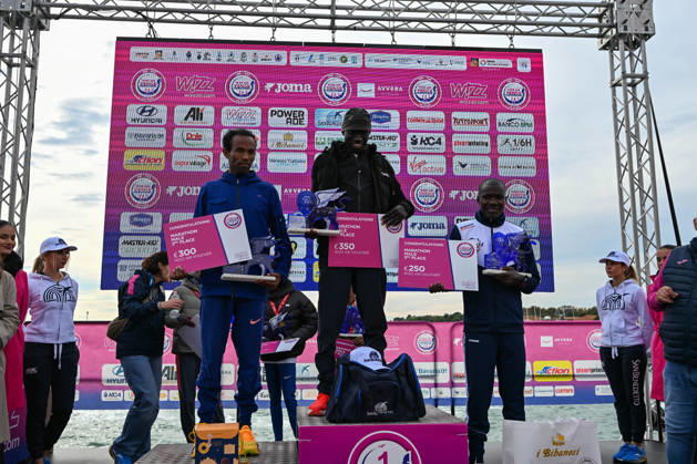 IPA90162040 - The Men s Podium at the 40th Venice Marathon 2026, a marathon race in Venice, Italy, on October 25, 2026  Copyright: xAlessioxMarini IPAxSportx xx IPA90162040 IPA90162040