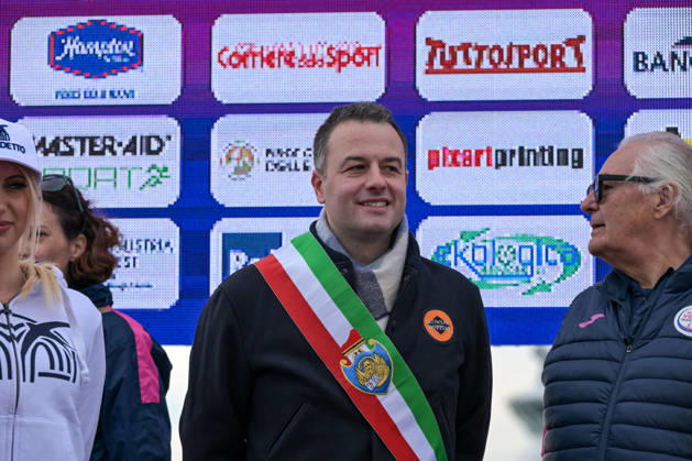 TRACK AND FIELD - Marathon - 40th Venice Marathon 2026 Photo by IPA ABACAPRESS.COM90162046 - Simone Venturini, Mayor of Venice during the 40th Venice Marathon in 2026, a marathon race in Venice, Italy, on October 25, 2026 Venice Italy  Copyright: xIPAxSport ABACAx
