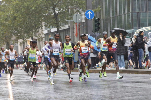 October 25, 2026 Track and Field 43 Mainova Frankfurt Marathon: Here, 2nd from the right, European champion and World Championship silver medalist Amanal Petros, Hannover 96, German record holder with a time of 2:04:03, Frankfurt am Main, Hesse, Germany