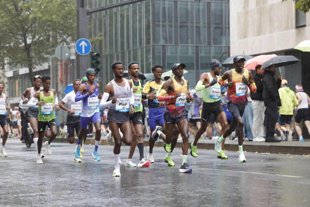 October 25, 2026 Track and Field 43 Mainova Frankfurt Marathon: Here, 2nd from the right, European champion and World Championship silver medalist Amanal Petros, Hannover 96, German record holder with a time of 2:04:03, Frankfurt am Main, Hesse, Germany