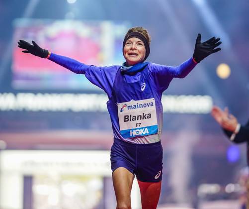 Sensational Debut: Blanka Dörfel Finishes Second at the Mainova Frankfurt Marathon, October 25, 2026. Spectacular Marathon Debut: Despite rain and wind, 24-year-old Blanka Dörfel of SCC Berlin and Berlin Athletics CC ran a sensational time of 2:20:46 at the Mainova Frankfurt Marathon second place. This instantly makes her the second-fastest German female runner and the eighth-fastest European female of all time over the marathon distance. Frankfurt Festhalle, Hesse, Germany JRW02210
