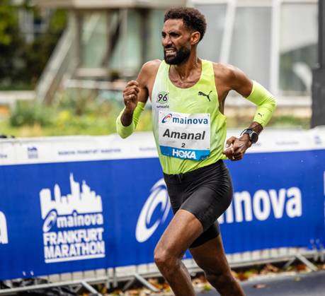 Amanal Petros Finishes Second at the Mainova Frankfurt Marathon 25 10 26 Strong Race at the Festhalle: European Champion Amanal Petros of Hannover 96 Finishes Second at the Mainova Frankfurt Marathon with a Time of 2:05:46. He Is Thus the First German Runner This Millenniumto stand on the podium at the classic Frankfurt Marathon Frankfurt Festhalle Hesse Germany IKT_7949