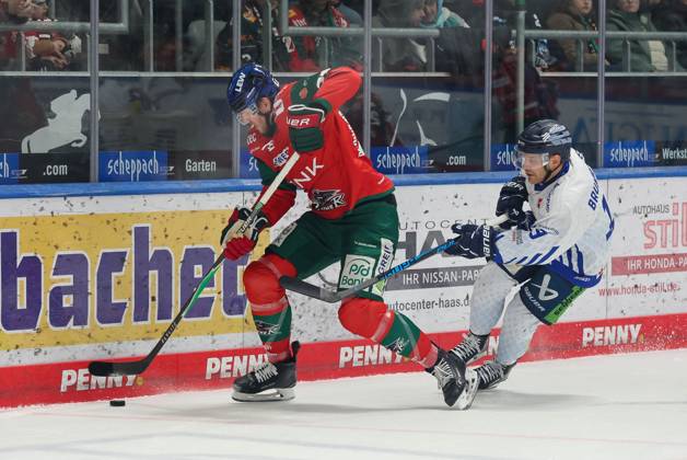 One-on-one, action, featuring Kyle Wood 37 of the Augsburg Panthers and Tim Brunnhuber 19 of the Straubing Tigers; Augsburg Panthers vs. Straubing Tigers, Matchday 12, ice hockey, Penny DEL, October 25, 2026, Augsburg, Bavaria, Germany Copyright: xkolbert-press DunjaxDietrichx