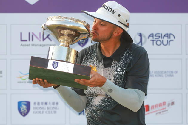 The Link Hong Kong Open Golf Championship John Catlin of USA kisses the trophy after winning The Link Hong Kong Open at the Hong Kong Golf Club in Faning on October 25, 2026 in Hong Kong. (Photo by ALAN SIU Nexpher Images) Hong Kong