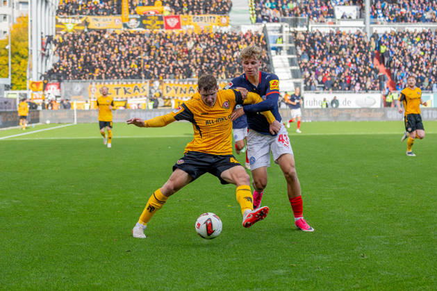 Football, 2nd Bundesliga, Holstein Kiel v Dynamo Dresden