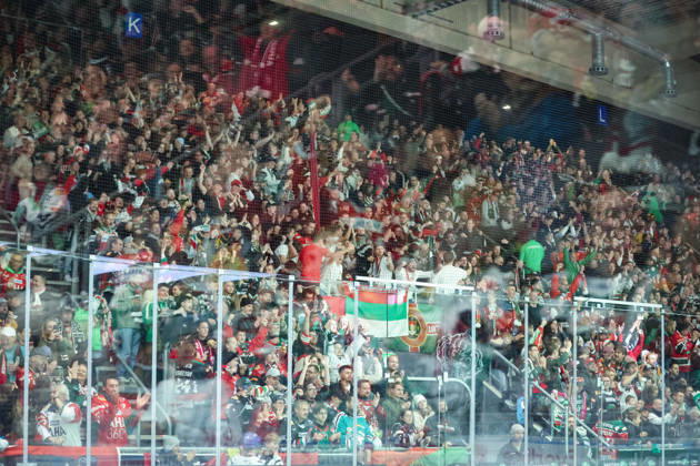 Augsburg, Germany, October 25, 2026 PENNY DEL 2026–2027, Game 12: Augsburg Panthers vs. Straubing Tigers. Pictured: fan section, fans, fan block, fan culture, fan scene, fan atmosphere, fan life, the Augsburg Panthers Copyright: xFotostandx xStiebertx