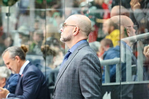 Augsburg, Germany, October 25, 2026 PENNY DEL 2026–2027 Game 12: Augsburg Panthers vs. Straubing Tigers Pictured: Coach Craig Woodcroft of the Tigers Copyright: xFotostandx xStiebertx
