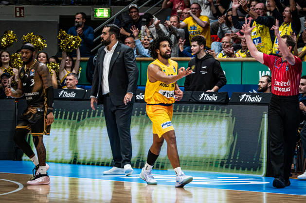 easyCredit BBL Phoenix Hagen vs. Basketball Löwen Braunschweig, Hagen, October 25, 2026, Ischelandhalle, Hagen: Trenton Gibson 33, Phoenix Hagen, SG with a successful three-pointer; easyCredit BBL Phoenix Hagen vs. Basketball Löwen Braunschweig, Hagen, October 25, 2026, Ischelandhalle, Hagen Copyright: xBEAUTIFULxSPORTS Piepenstockx