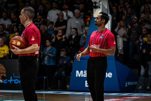 easyCredit BBL Phoenix Hagen vs. Basketball Löwen Braunschweig, Hagen, October 25, 2026, Ischelandhalle Hagen—Referees Pinktober jerseys—easyCredit BBL Phoenix Hagen vs. Basketball Löwen Braunschweig, Hagen, October 25, 2026, Ischelandhalle Hagen Copyright: xBEAUTIFULxSPORTS Piepenstockx