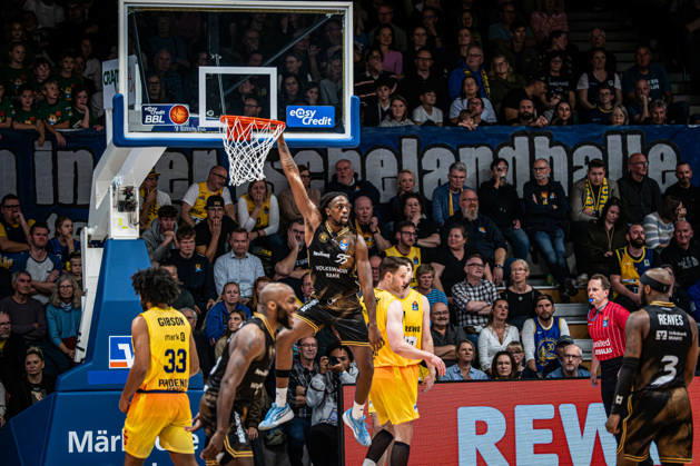 easyCredit BBL Phoenix Hagen vs. Basketball Löwen Braunschweig, Hagen, October 25, 2026, Ischelandhalle Hagen: Tajh Green 55, Basketball Löwen Braunschweig, PF after his dunk; easyCredit BBL Phoenix Hagen vs. Basketball Löwen Braunschweig, Hagen, October 25, 2026, Ischelandhalle Hagen Copyright: xBEAUTIFULxSPORTS Piepenstockx