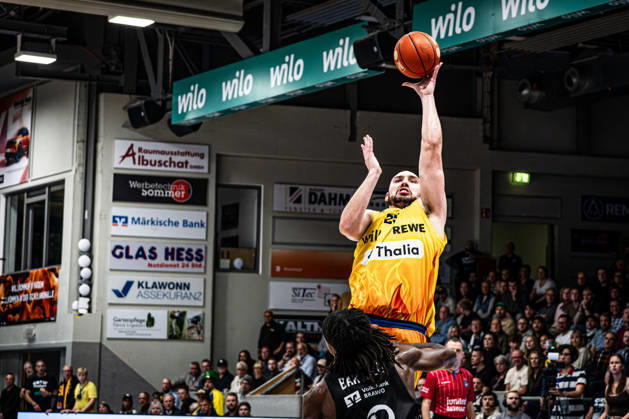 easyCredit BBL Phoenix Hagen vs. Basketball Löwen Braunschweig, Hagen, October 25, 2026, Ischelandhalle, Hagen: Cameron Krutwig, 25, Phoenix Hagen, PF, attempting a shot; easyCredit BBL Phoenix Hagen vs. Basketball Löwen Braunschweig, Hagen, October 25, 2026, Ischelandhalle, Hagen Copyright: xBEAUTIFULxSPORTS Piepenstockx