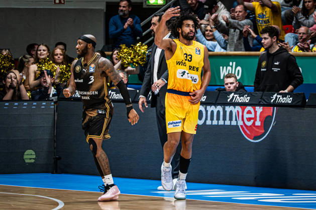 easyCredit BBL Phoenix Hagen vs. Basketball Löwen Braunschweig, Hagen, October 25, 2026, Ischelandhalle, Hagen: Trenton Gibson scores 33 points for Phoenix Hagen; SG celebrates his three-pointer. easyCredit BBL Phoenix Hagen vs. Basketball Löwen Braunschweig, Hagen, October 25, 2026, Ischelandhalle, Hagen Copyright: xBEAUTIFULxSPORTS Piepenstockx