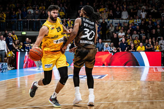 easyCredit BBL Phoenix Hagen vs. Basketball Löwen Braunschweig, Hagen, October 25, 2026, Ischelandhalle, Hagen: Patricio Garino Gullotta 29, Phoenix Hagen (SF) vs. Chip Flanigan 30, Basketball Löwen Braunschweig (SF) easyCredit BBL Phoenix Hagen vs. Basketball Löwen Braunschweig, Hagen, October 25, 2026, Ischelandhalle, Hagen Copyright: xBEAUTIFULxSPORTS Piepenstockx