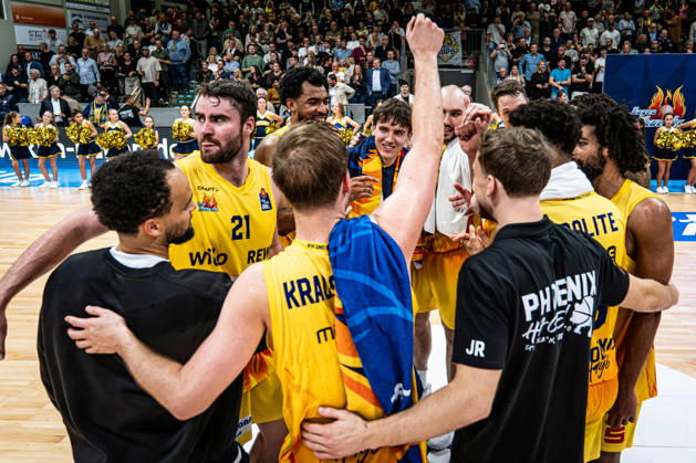 easyCredit BBL Phoenix Hagen vs. Basketball Löwen Braunschweig, Hagen, October 25, 2026, Ischelandhalle Hagen Phoenix Hagen after the victory easyCredit BBL Phoenix Hagen vs. Basketball Löwen Braunschweig, Hagen, October 25, 2026, Ischelandhalle Hagen Copyright: xBEAUTIFULxSPORTS Piepenstockx