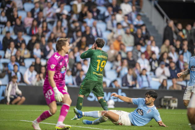 R.C. Celta vs. Real Betis in La Liga EA Sports,Matchday 10: Troy Parrott of Real Betis laments during Matchday 10 of La Liga EA Sports: R.C. Celta vs. Real Betis on October 25, 2026, at Abanca Balaidos Stadium in Vigo, Pontevedra, Spain Copyright: xLuisxlorenzox