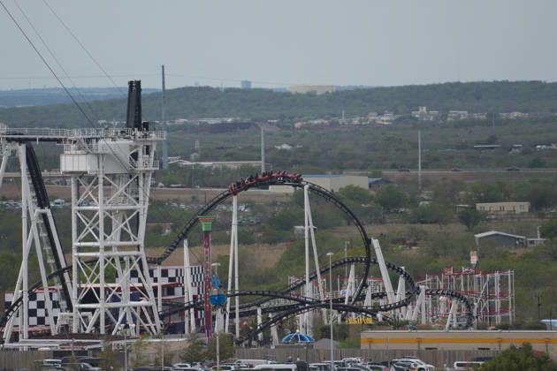 October 25, 2026, Circuit of The Americas, Austin, 2026 FORMULA 1 MSC CRUISES UNITED STATES GRAND PRIX, People riding the roller coaster during the race. Photo by Hasan Bratic, DeFodi Images
