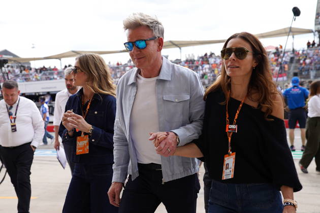 Formula One United States Grand Prix - Race Scottish celebrity chef Gordon Ramsay (C) and his wife Tana Ramsay (R) leave the grid before the start of the 2026 Formula 1 United States Grand Prix at the Circuit of the Americas, in Austin, Texas, USA, 25 October 2026. AUSTIN TEXAS United States  Copyright: xDUSTINxSAFRANEKx