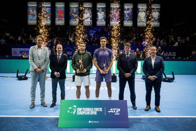 Dick Norman of Belgium, Michael Anseeuw (CEO BNP Paribas), Tallon Griekspoor of the Netherlands, Jan-Lennard Struff of Germany, Kristoff Puelinckx, CEO of Tennium and Rafael Schnider pictured after the European Open ATP, Tennis Herren tennis tournament in Brussels, on Sunday 25 October 2026. This year s edition of the tournament is taking place from 17 to 25 October JASPERxJACOBS  x191048313x