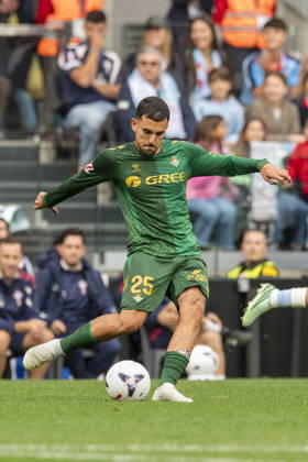 R.C. Celta vs. Real Betis in La Liga EA Sports,Matchday 10: Dani Ceballos of Real Betis in action during Matchday 10 of La Liga EA Sports: R.C. Celta vs. Real Betis on October 25, 2026, at Abanca Balaidos Stadium in Vigo, Pontevedra, Spain Copyright: xLuisxlorenzox