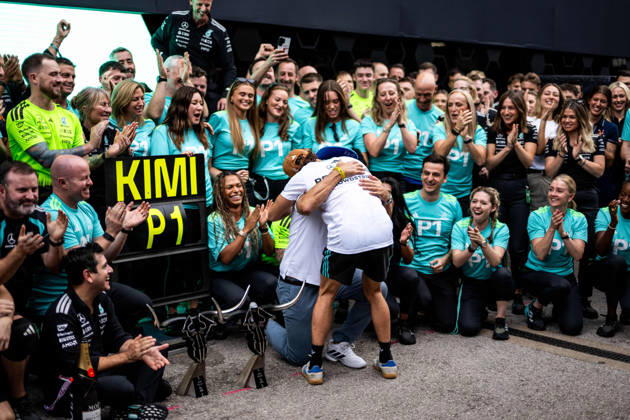 F1 - UNITED STATES GRAND PRIX 2026 KIMI ANTONELLI Andrea (ita), Mercedes AMG F1 Team W16, portrait celebrates victory with Mercedes AMG F1 Team during the 2026 Formula 1 United States Grand Prix, 18th round of the 2026 Formula One World Championship, WM, Weltmeisterschaft from October 23 to 25, 2026 on the Circuit of the America, in Austin, Texas, United States of America - AustinUnited States  Copyright: xALBERTOxVIMERCATIx