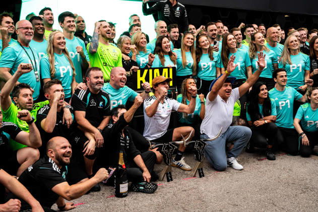 F1 - UNITED STATES GRAND PRIX 2026 KIMI ANTONELLI Andrea (ita), Mercedes AMG F1 Team W16, portrait celebrates victory with Mercedes AMG F1 Team during the 2026 Formula 1 United States Grand Prix, 18th round of the 2026 Formula One World Championship, WM, Weltmeisterschaft from October 23 to 25, 2026 on the Circuit of the America, in Austin, Texas, United States of America - AustinUnited States  Copyright: xALBERTOxVIMERCATIx