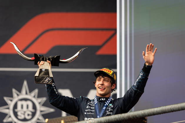 F1 - UNITED STATES GRAND PRIX 2026 KIMI ANTONELLI Andrea (ita), Mercedes AMG F1 Team W16, portrait, celebration during the 2026 Formula 1 United States Grand Prix, 18th round of the 2026 Formula One World Championship, WM, Weltmeisterschaft from October 23 to 25, 2026 on the Circuit of the America, in Austin, Texas, United States of America - AustinUnited States Copyright: xAndrà xFerreirax