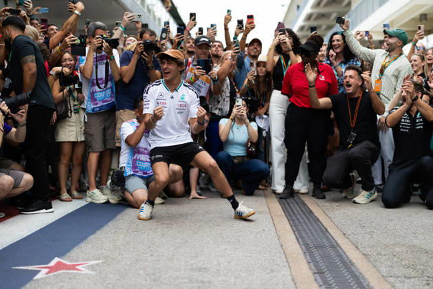 F1 - UNITED STATES GRAND PRIX 2026 KIMI ANTONELLI Andrea (ita), Mercedes AMG F1 Team W16, portrait, team celebration during the 2026 Formula 1 United States Grand Prix, 18th round of the 2026 Formula One World Championship, WM, Weltmeisterschaft from October 23 to 25, 2026 on the Circuit of the America, in Austin, Texas, United States of America - AustinUnited States Copyright: xAndrà xFerreirax